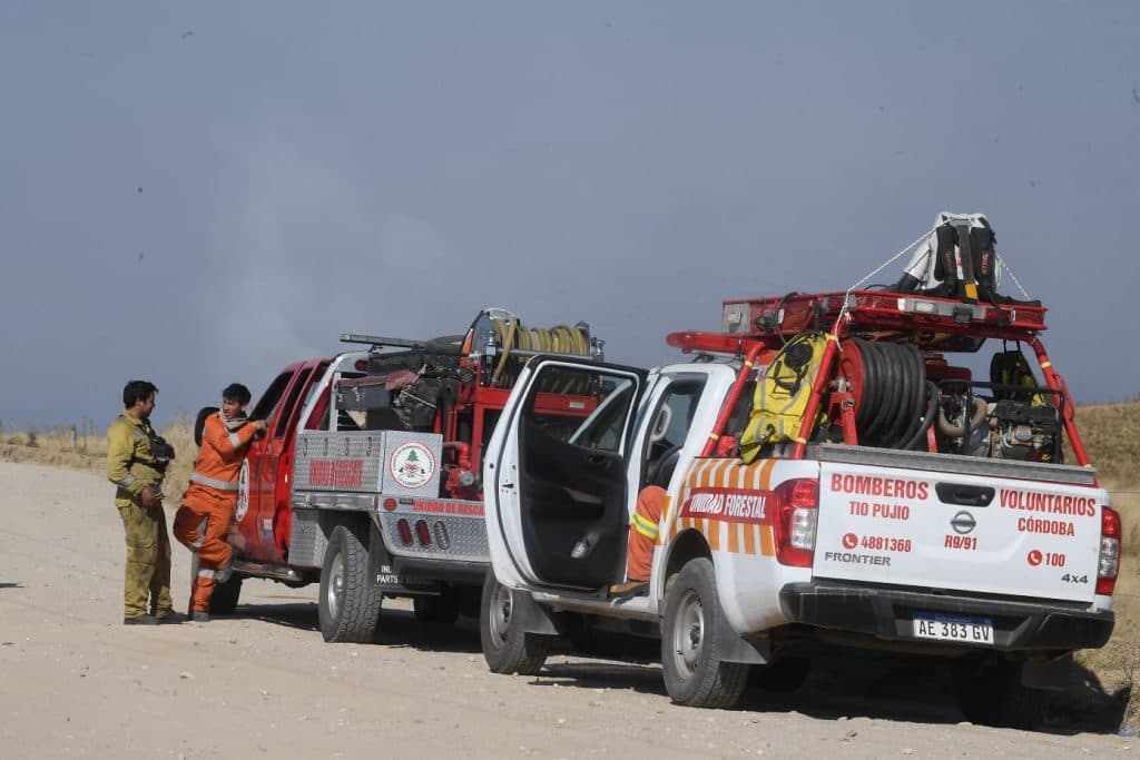 El Durazno: Mas de 200 bomberos continúan la lucha contra el fuego